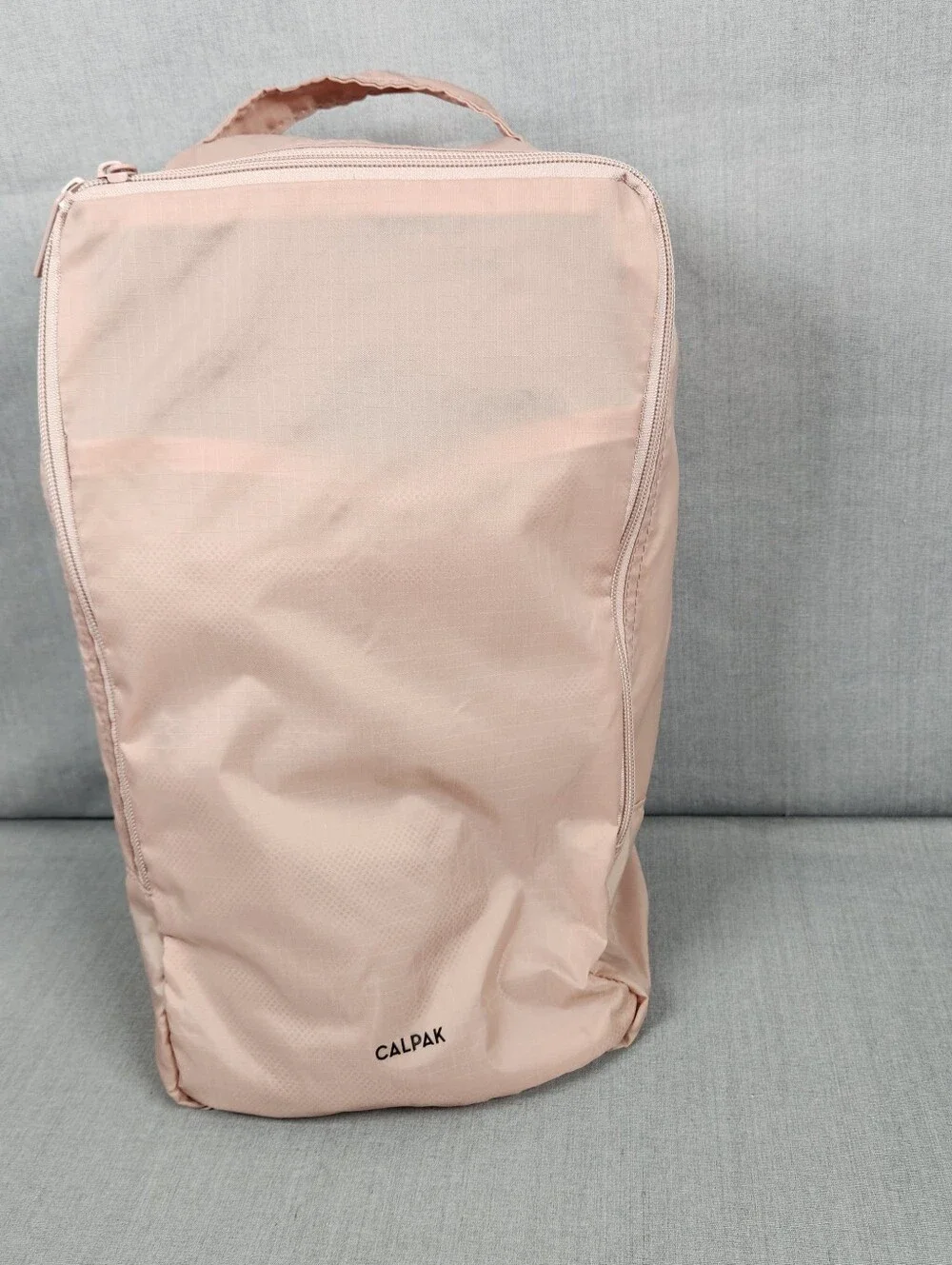 Calpak shoe cube bag with inside pocket, zipper closure carrying strap Mauve